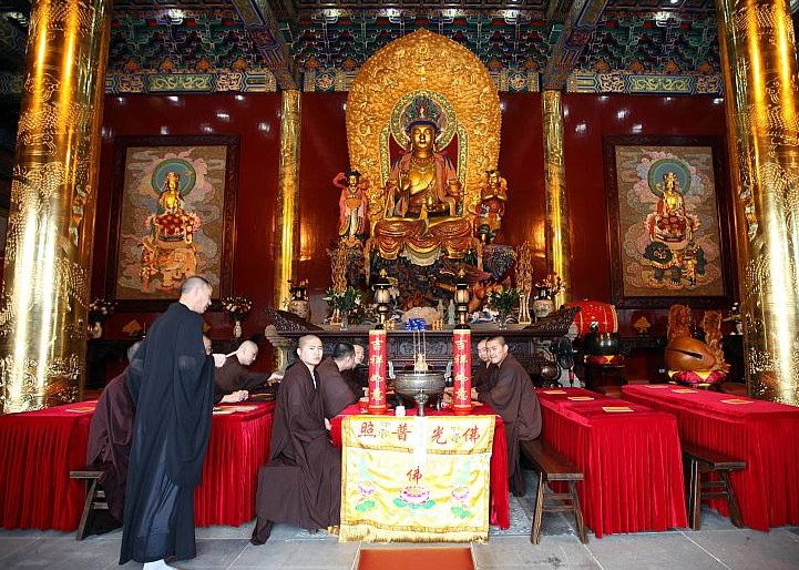 乘车至后山,参观普陀山第四大寺院