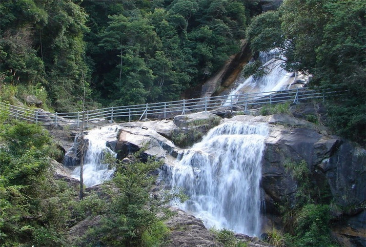 深圳至梅州3天2晚跟团游(纯玩无购物 福建客都温泉 梁野山风景区 兴宁