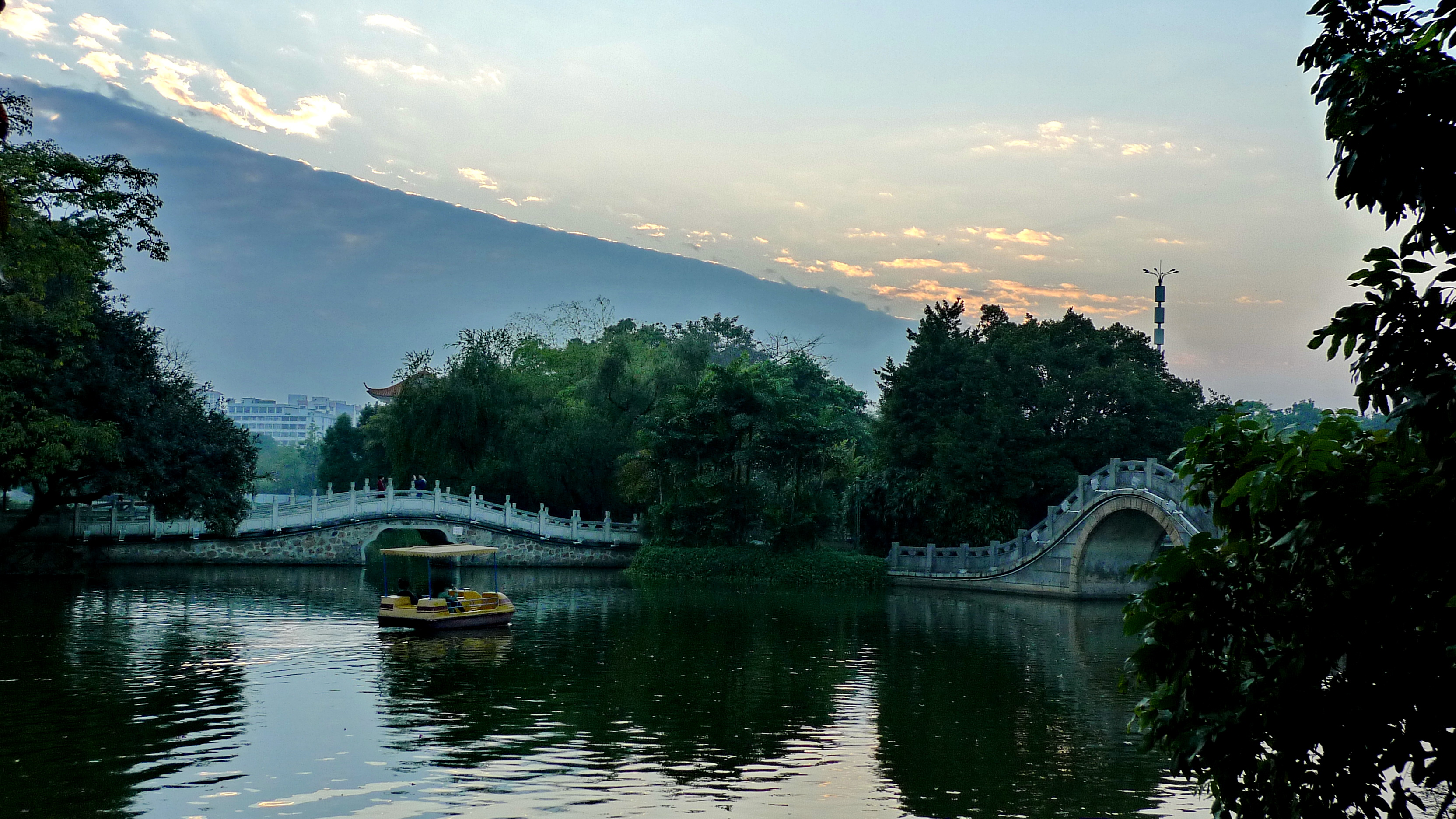 广东省旅游 佛山旅游攻略 佛山中山公园   园内的风景有香樟古韵,红岩