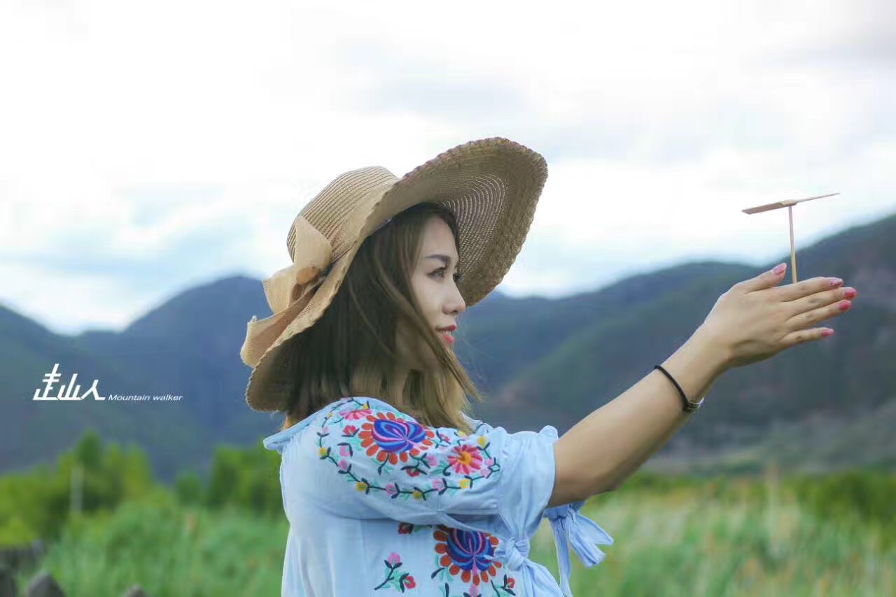 泸沽湖哪里适合拍照,背景比较大气一点,想拍人物全景