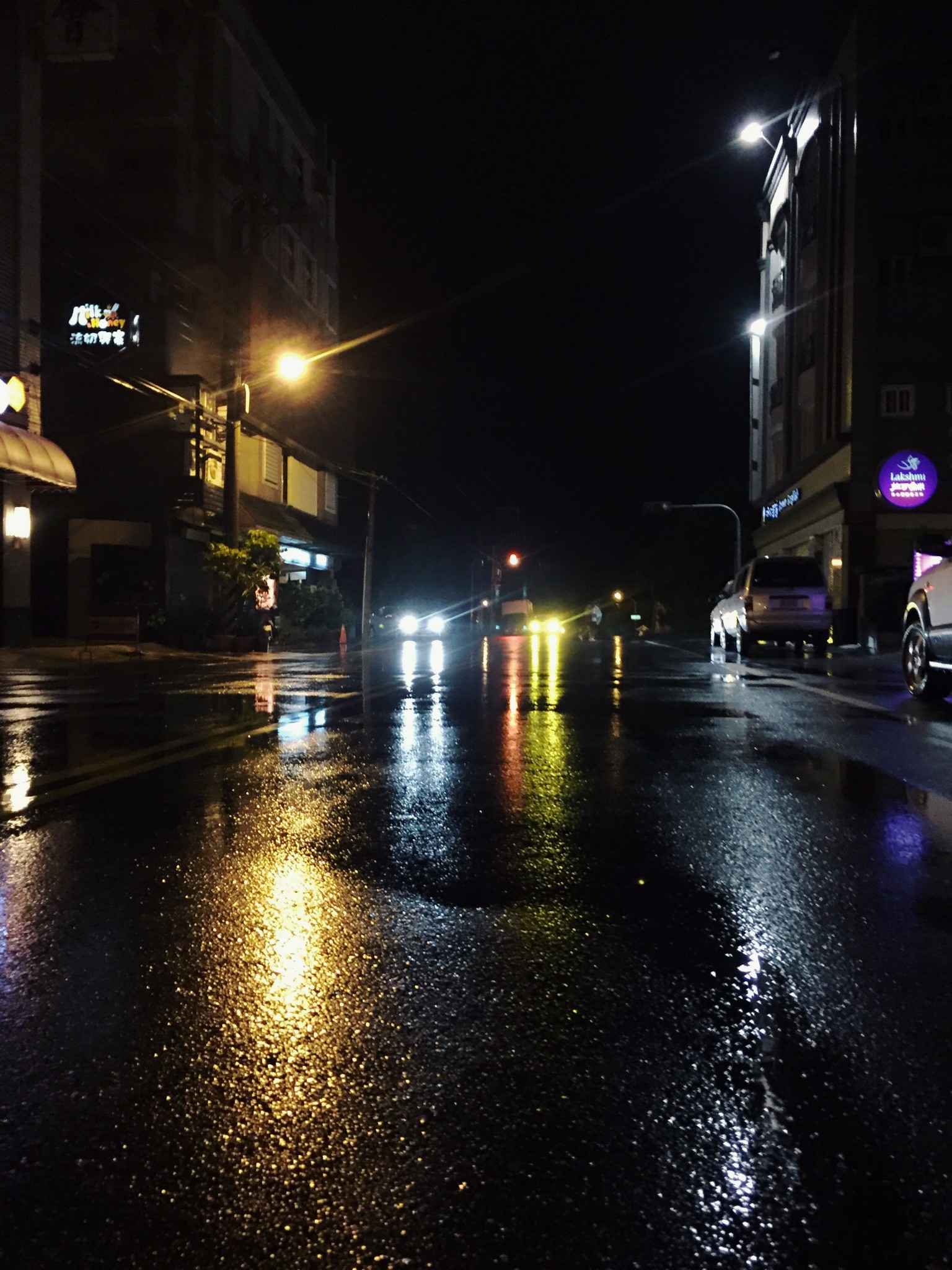 花莲街道的雨夜~~中秋夜