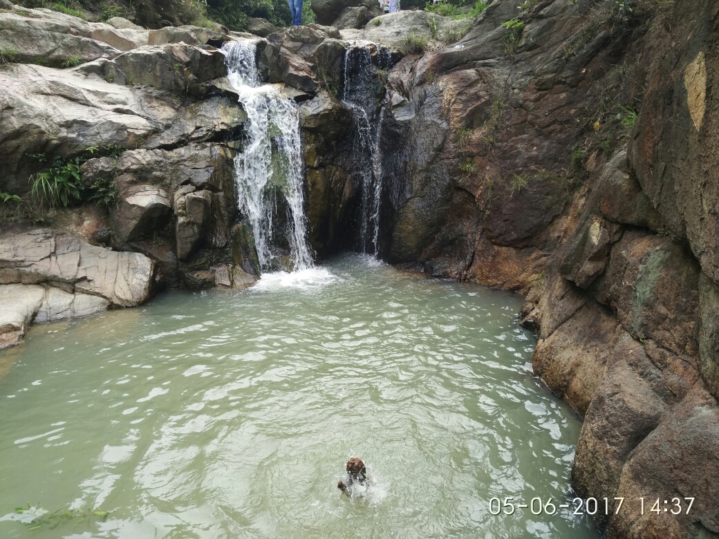 珠海凤凰山银坑小九寨溯溪