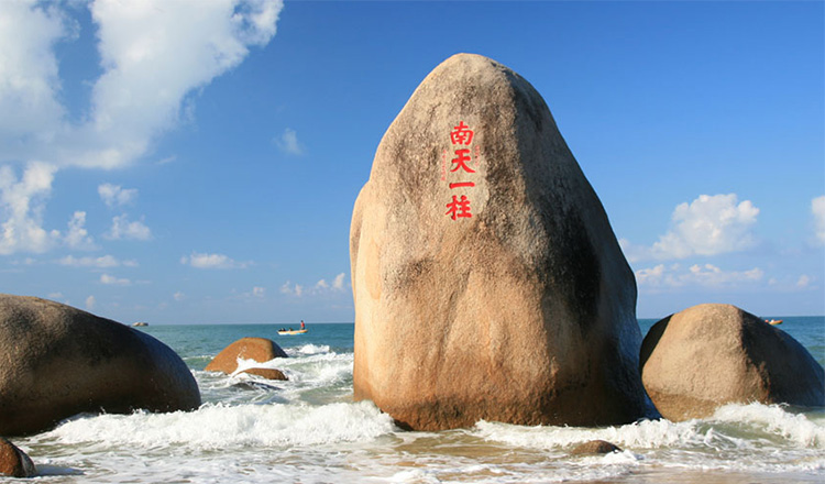 团队在南山寺门口集合,乘车前往天涯海角景区