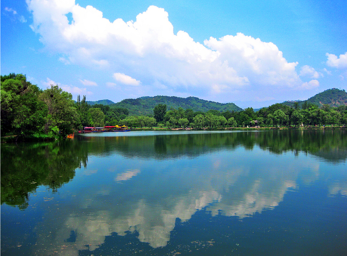 登上避暑山庄至高点,由四面云上观山庄及承德全景,体验当年承德的繁华