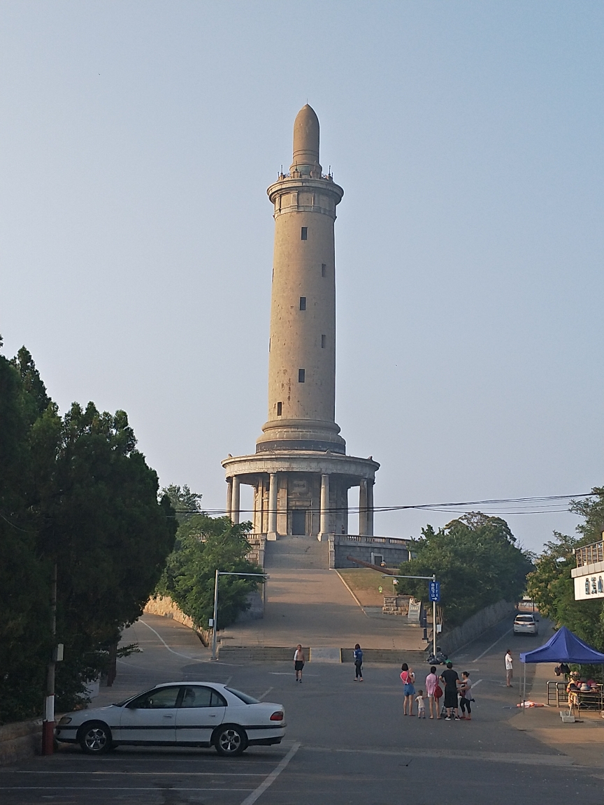 旅顺白玉山塔和万忠墓