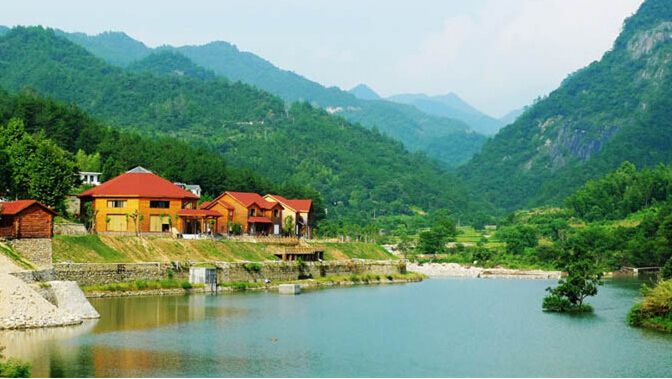 早上武汉指定地点乘车赴安徽岳西天峡风景区