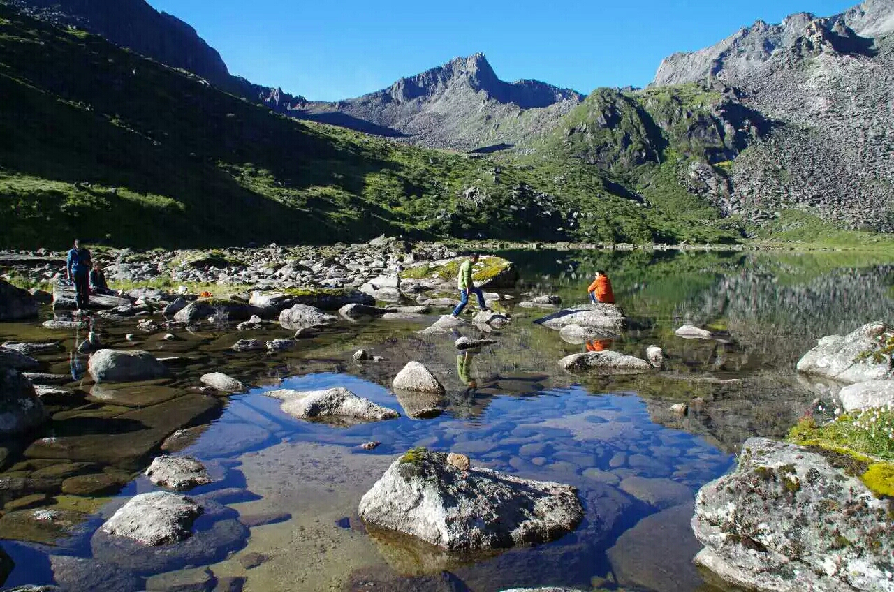 成都周边一处徒步露营秘境甲尔孟措,孟屯河谷旅游游记