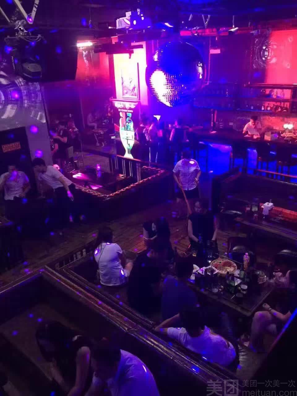 酒点半酒吧