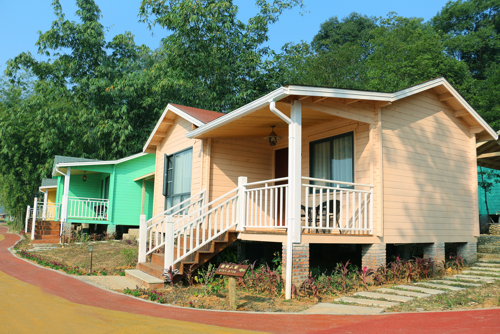 英德九龙小镇生态旅游度假屋住2天1晚 森林木屋 网红星宿 集装箱 双人