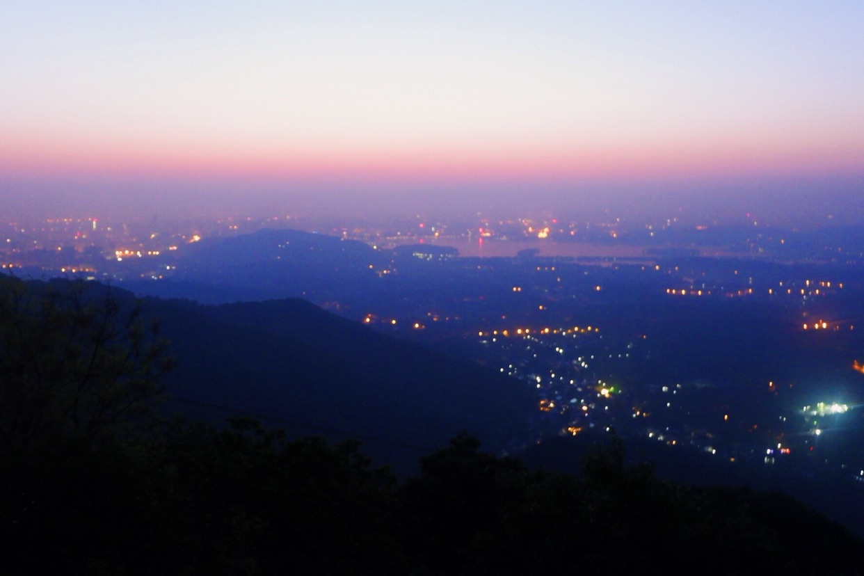 爬北高峰从哪边上去比较好，北高峰登山路线