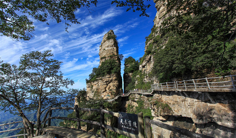 涞源白桦林温泉谷住宿(含温泉) 七山滑雪全天不限时/白石山门票可选