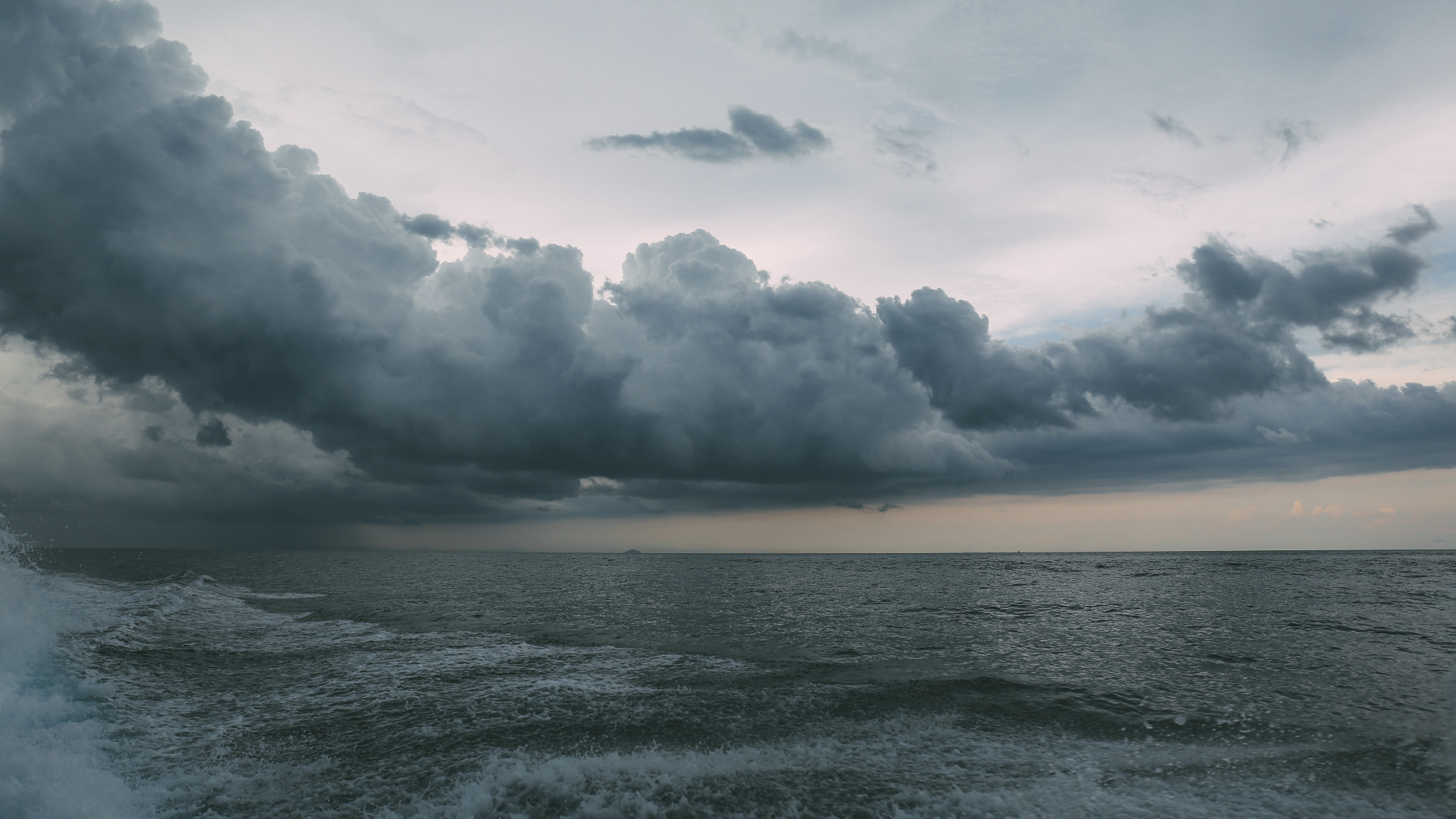 解锁正确避冬姿势,泰国海岛的风平浪静与暴风骤雨