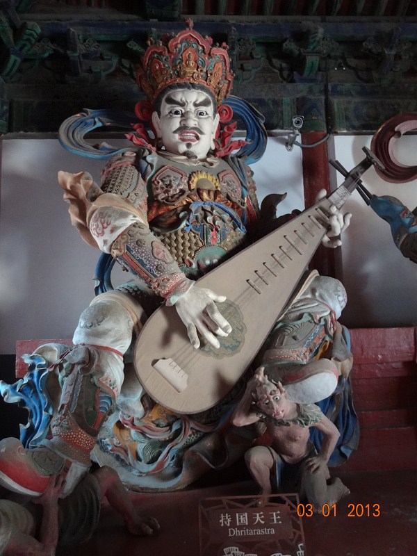 寺庙中接引佛是弥勒佛,正对着每一个进入寺庙的人,满脸笑容,作为寺庙