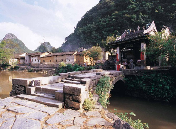 贺州总人口_贺州学院