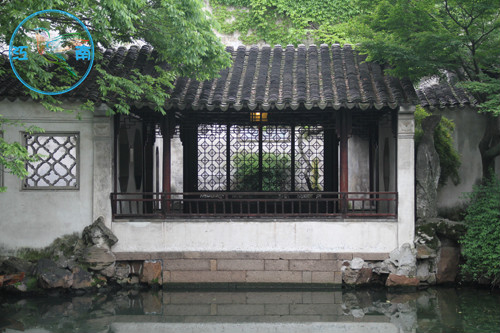 同清风池馆一样,"对景"也可以用在绿荫,她同样与小蓬莱可以对视,下面