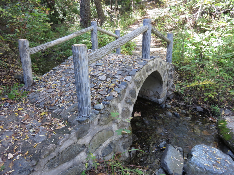 北京门头沟灵山古道聚灵峡秋色徒步登顶主峰