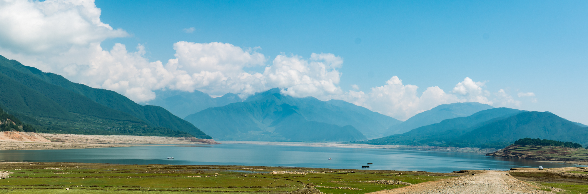 安宁湖又被当地人称为大桥水库,是冕宁