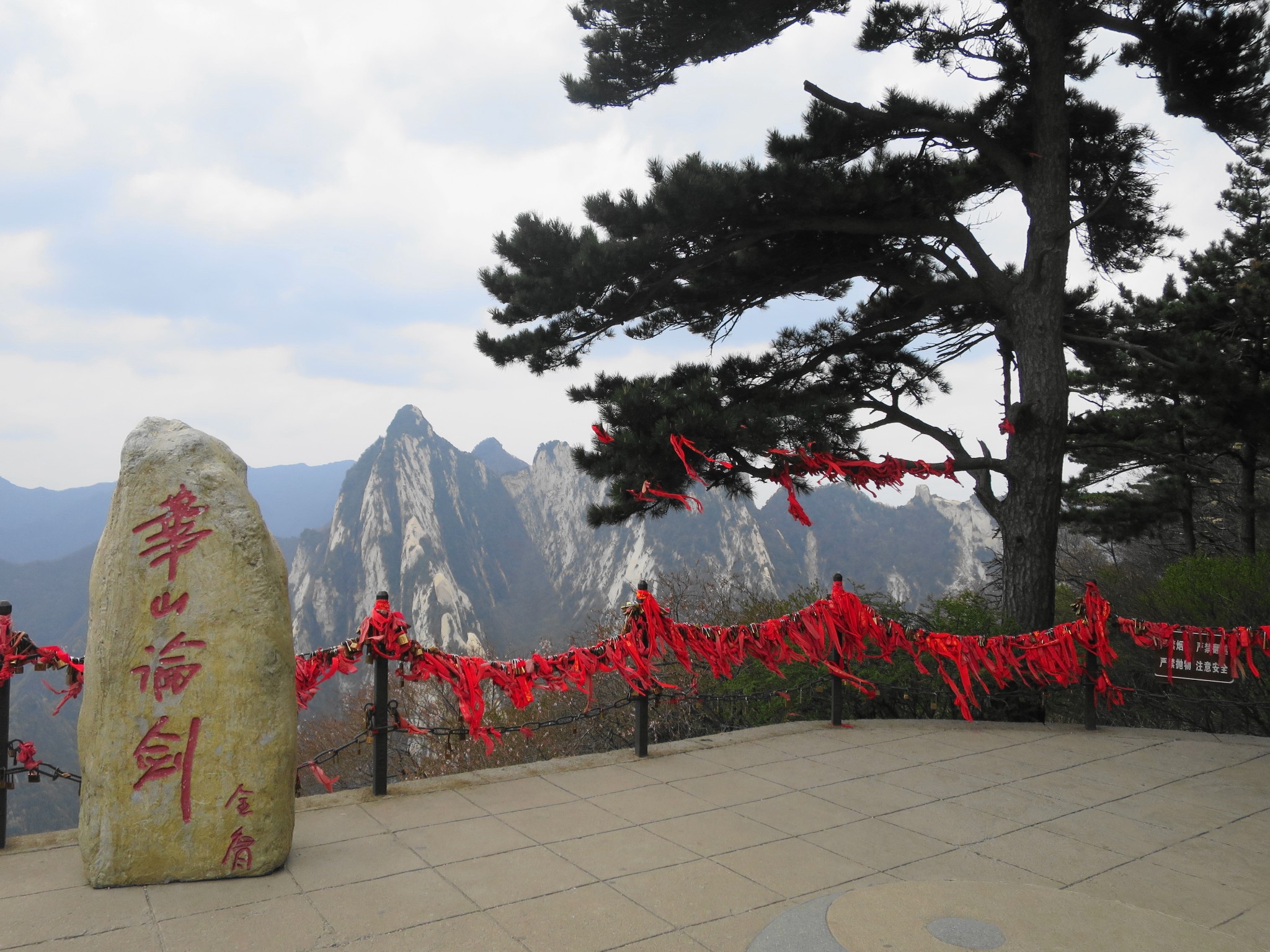 华山,我们都是暂时迷失的大小武(两日五峰:北-中-东-南-西&西安一日游