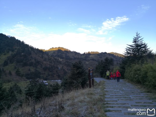 怎么看山上温度 wKgIC1xdYrKAIc5uAAjp3TlXDR038.jpeg?imageView2%2F2%2Fw%2F600%2Fh%2F600%2Fq%2F90