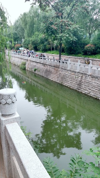 为什么叫大明湖畔 wKgBZ1m5_oCASOKAAA33-MKE4y081.jpeg?imageView2%2F2%2Fw%2F600%2Fh%2F600%2Fq%2F90