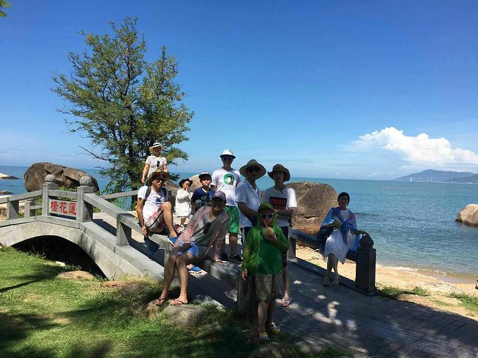 6个家庭,开开心心的去三亚游玩