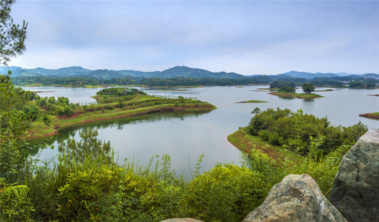 四川成都黑龍灘長島天堂洲際酒店一晚(含早餐 天堂島水樂園溫泉票