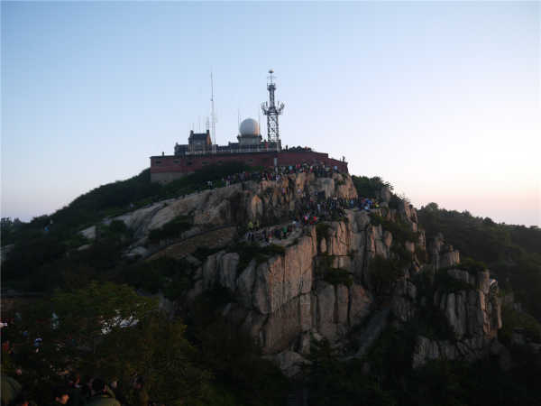泰山最高顶照片 wKgBZ1igR9yANPOgAAKSYJ0g1Sw34.jpeg?imageView2%2F2%2Fw%2F600%2Fq%2F50