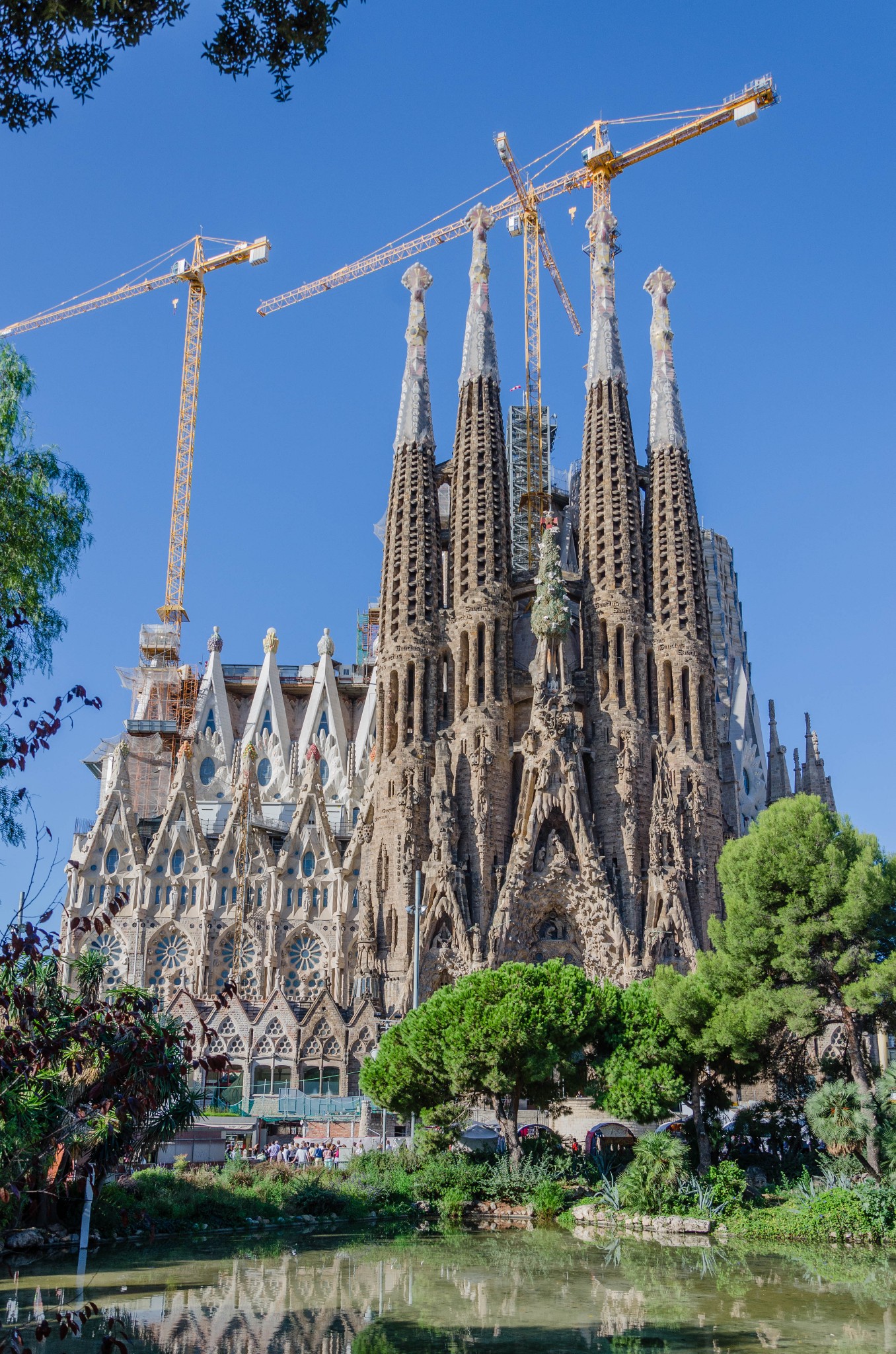 鲜血与黄金铸就西班牙,火腿与红虾吃出半个伊