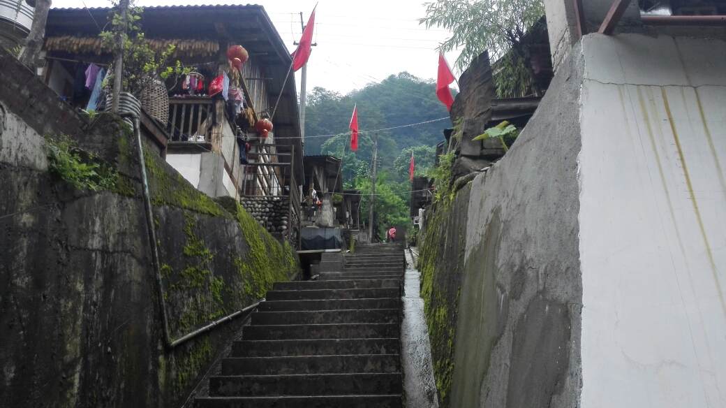 独龙族人口_独龙族服饰(2)