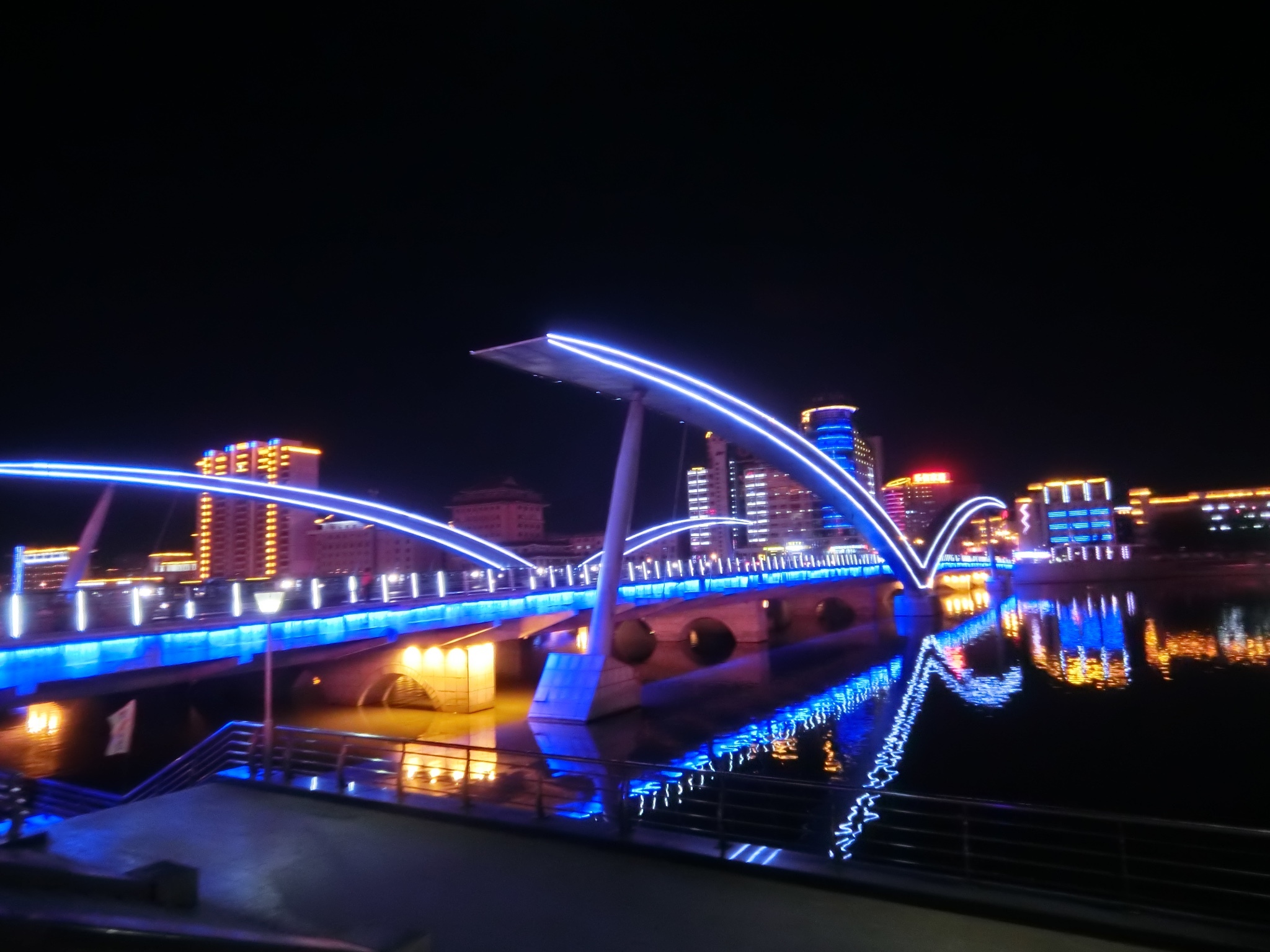 延吉人口2017_延吉夜景(2)