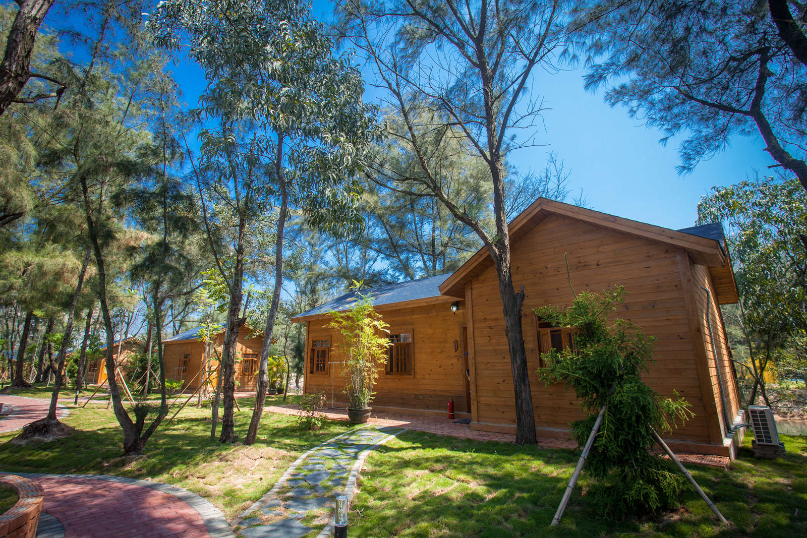 坐落在东山岛海边的车厢酒店