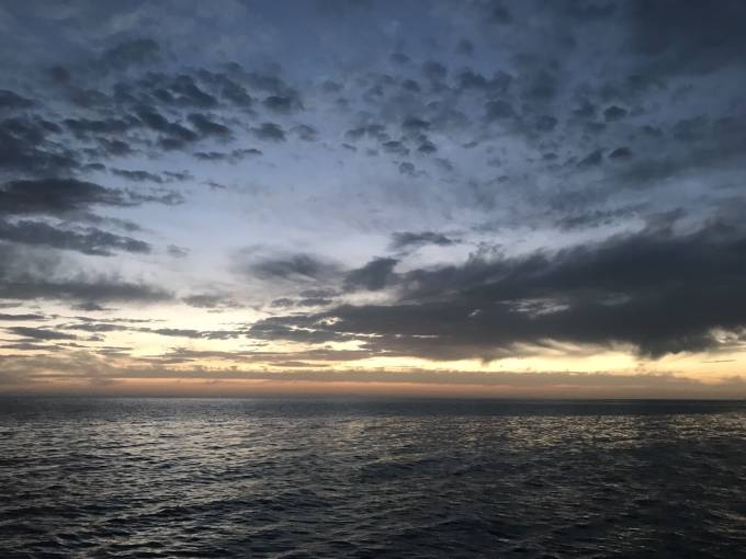 什么时候看日出太阳大 wKgBZ1l6NCuASjHsAAma_ut-Y7s08.jpeg?imageView2%2F2%2Fw%2F680%2Fq%2F90%7Cimageslim