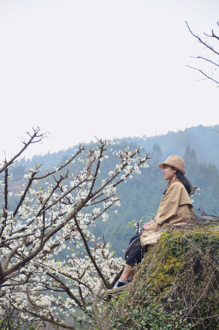 女人旅游就是为了拍照图片