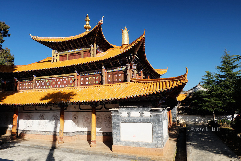 建于清雍正五年(1727),为丽江五大寺之一.