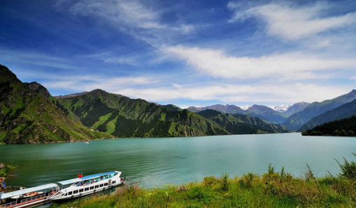 赛里木湖在哪里住合适 wKgBZ1mfmBSAcdQ1AAEVjcENd-824.jpeg?imageView2%2F2%2Fw%2F510%2Fh%2F8000%2Fq%2F100