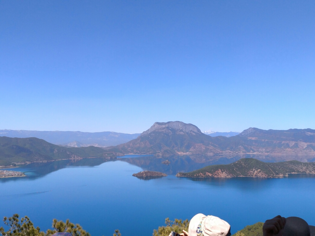 泸沽湖拍婚纱_旅拍泸沽湖背影