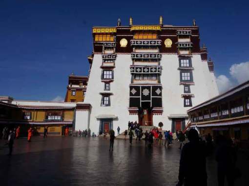 西藏最高的寺庙排行榜 wKgBEFrDQ7eATvbHAAByzkFzlss10.jpeg?imageView2%2F2%2Fw%2F510%2Fh%2F8000%2Fq%2F100