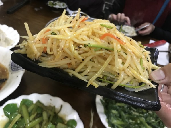 土豆丝凉拌粉条 wKgBEFp0LqqAJdpEAAhjSui0J6w53.jpeg?imageView2%2F2%2Fw%2F600%2Fh%2F600%2Fq%2F90