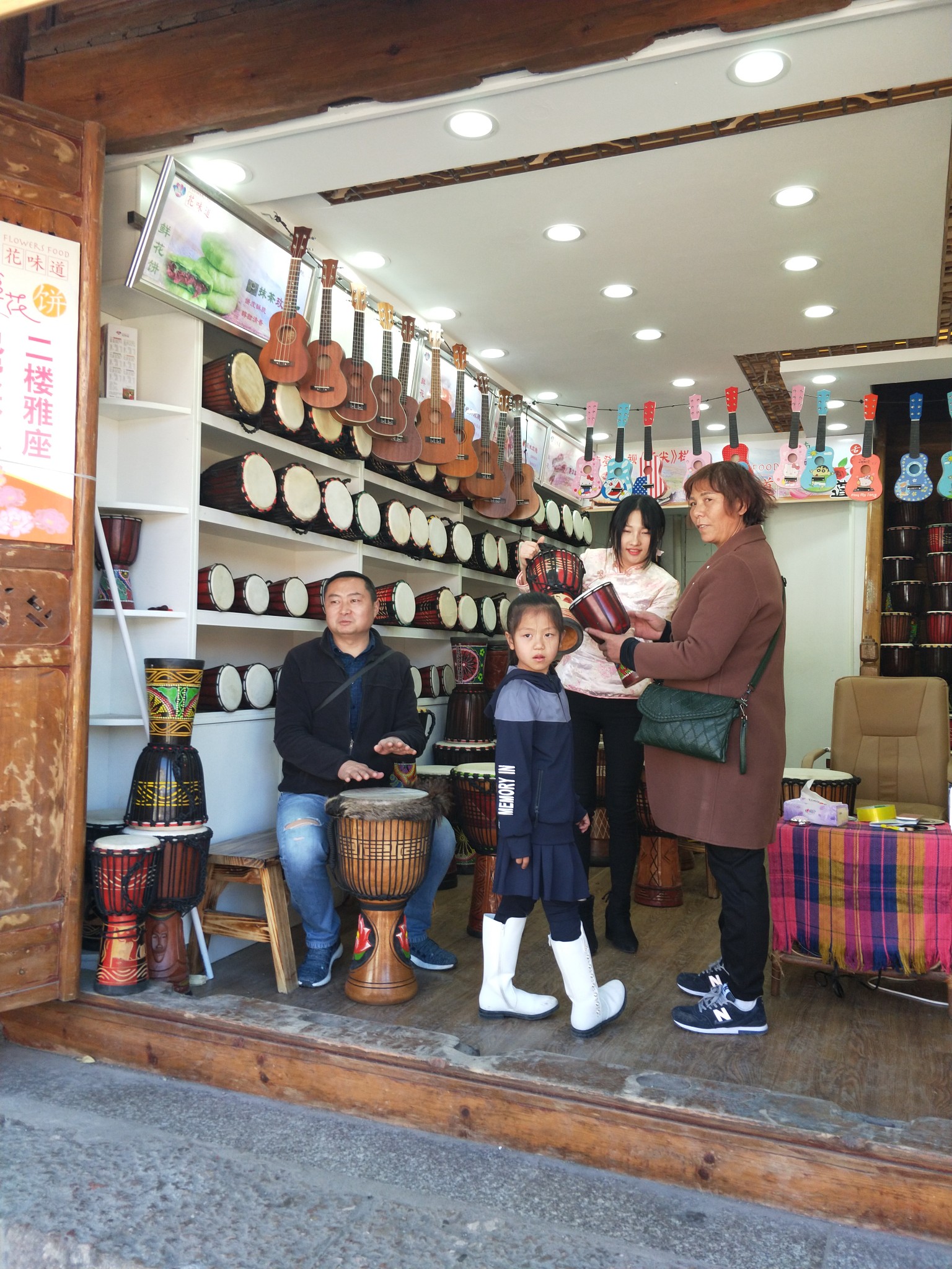 昆明金花内衣专卖店_昆明苹果专卖店(3)