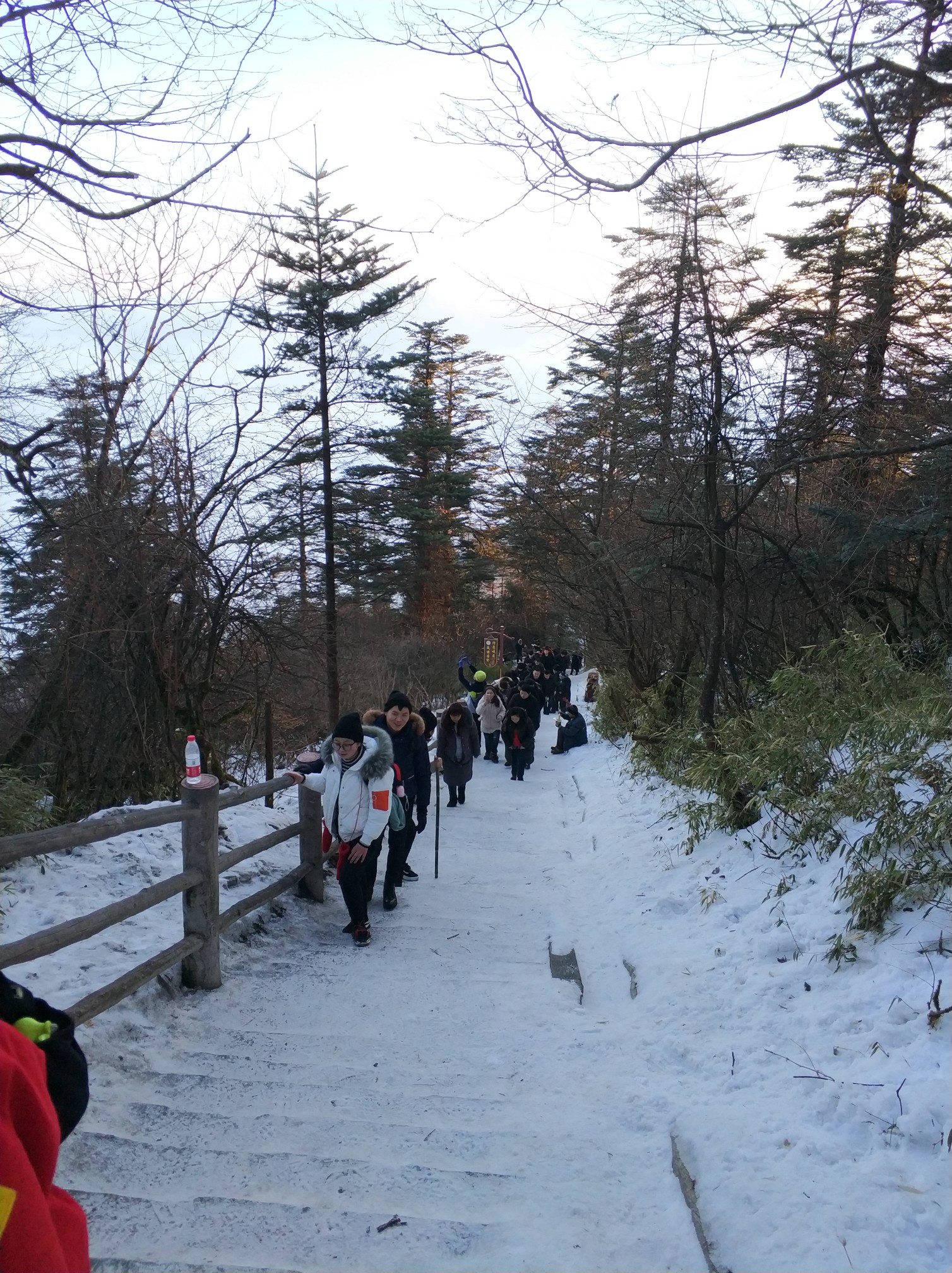 去峨眉山怎么穿搭_峨眉山金顶图片