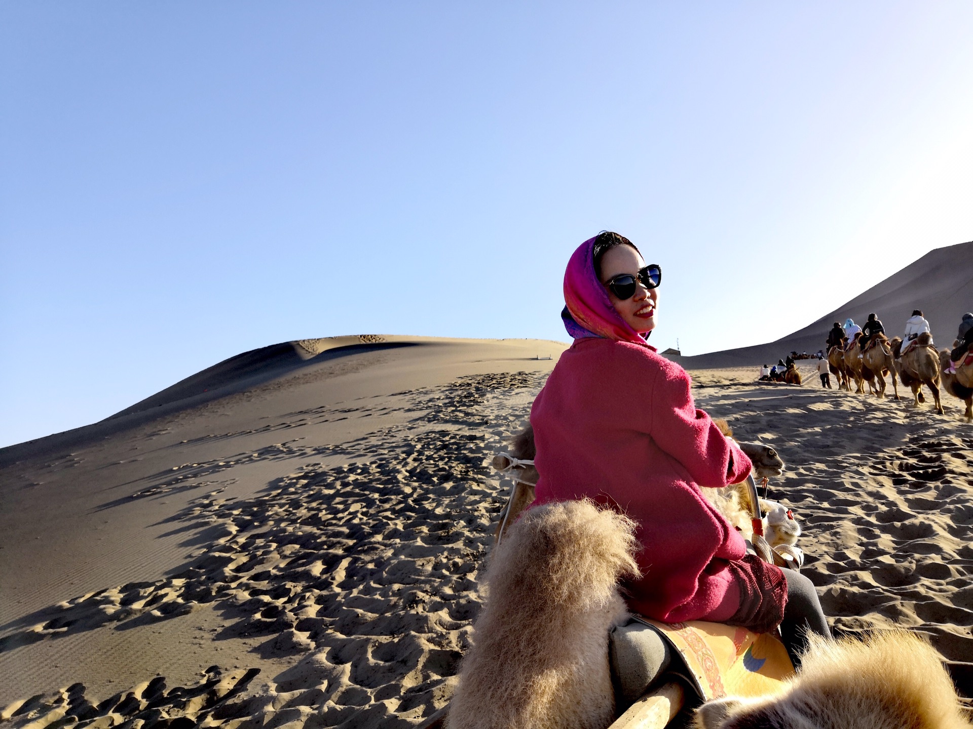 沙漠旅游适合怎么穿搭_沙漠骆驼图片