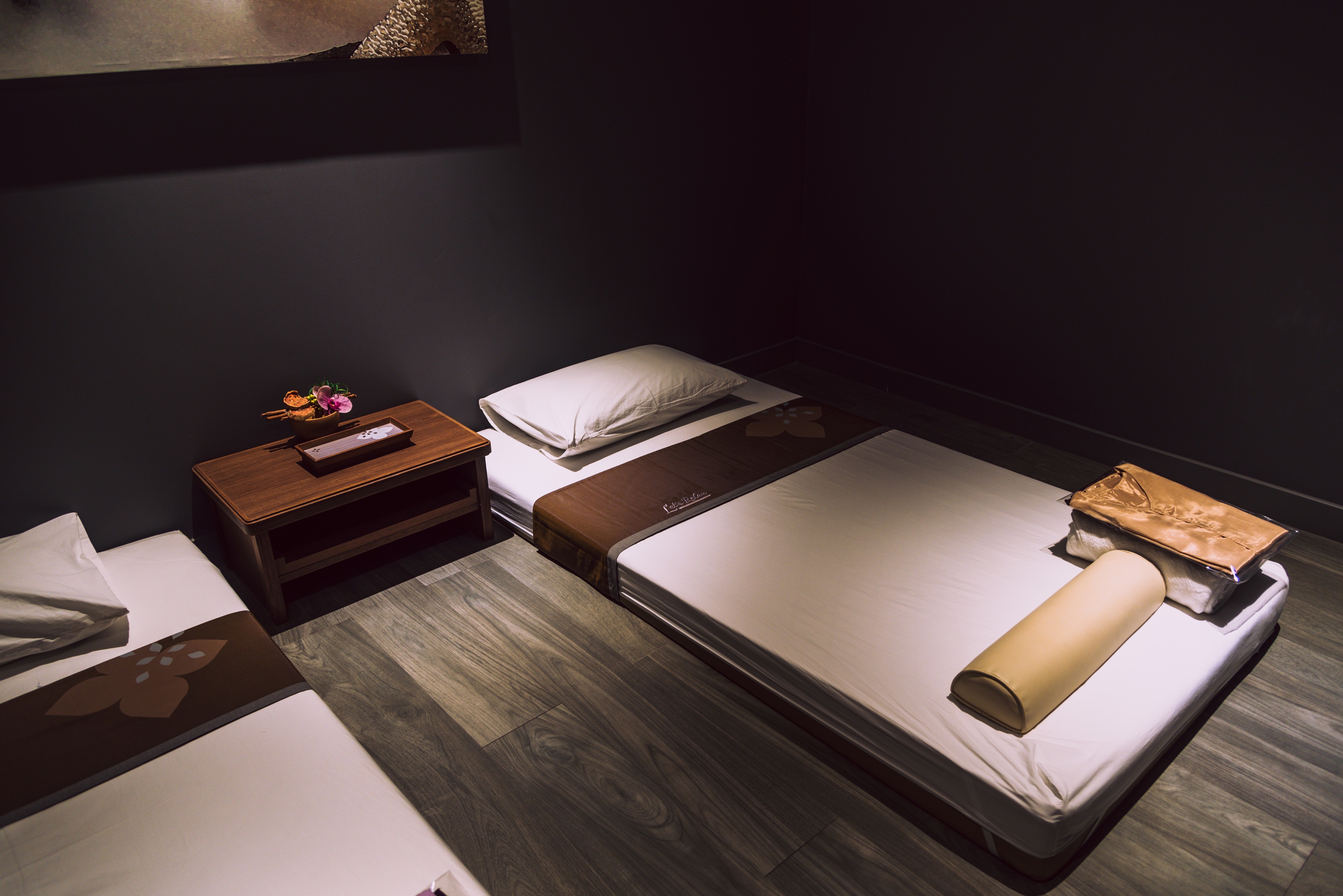 查看原图  他们家在芭东海滩附近和靠近机场的boat lagoon 都有,我们