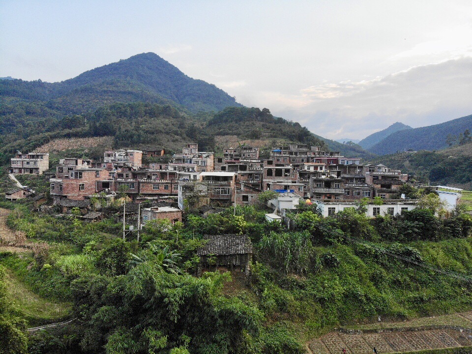 廣西百色市西林縣那佐苗族鄉皆馬村