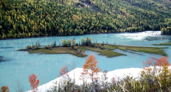 赛里木湖位于中国哪里 wKgED1u0OzqAFsnTAAjQKNdEOcg77.jpeg?imageView2%2F2%2Fw%2F600%2Fh%2F600%2Fq%2F90