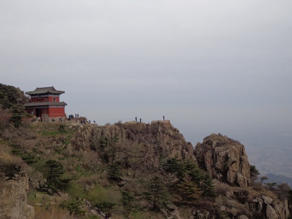 泰山全程有索道吗 wKgED1vgLNaAeOnAAAiHtPSF02Q74.jpeg?imageView2%2F2%2Fw%2F600%2Fh%2F600%2Fq%2F90