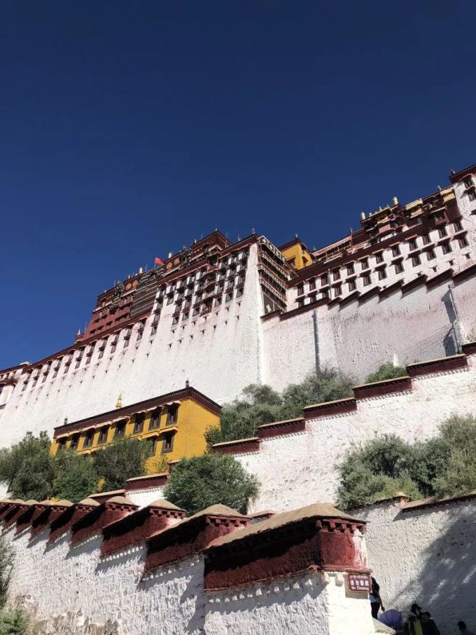 布达拉宫纪录片片段 wKgED1wtyP2AB-ajAALICn21sk029.jpeg?imageView2%2F2%2Fw%2F680%2Fq%2F90