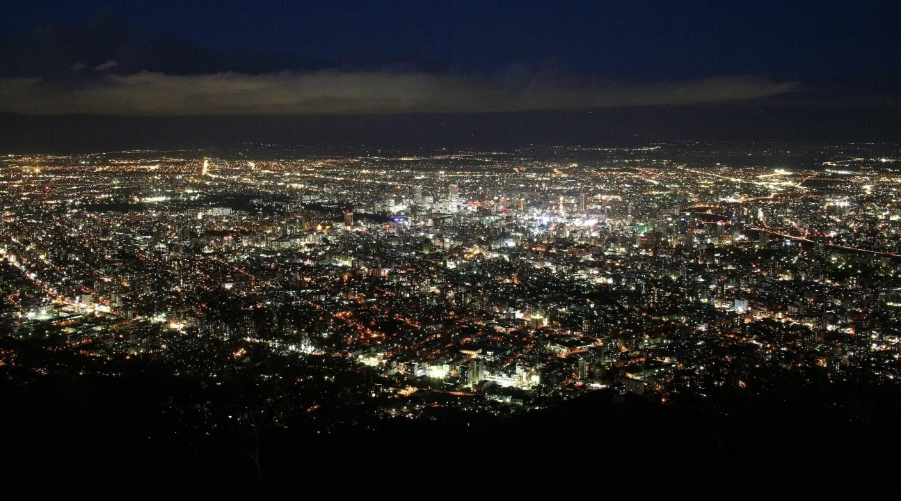 北海道札幌藻岩山 大仓山夜景半日游 俯瞰璀灿灯火 享用成吉思汗烤肉 缆车 马蜂窝自由行 马蜂窝自由行