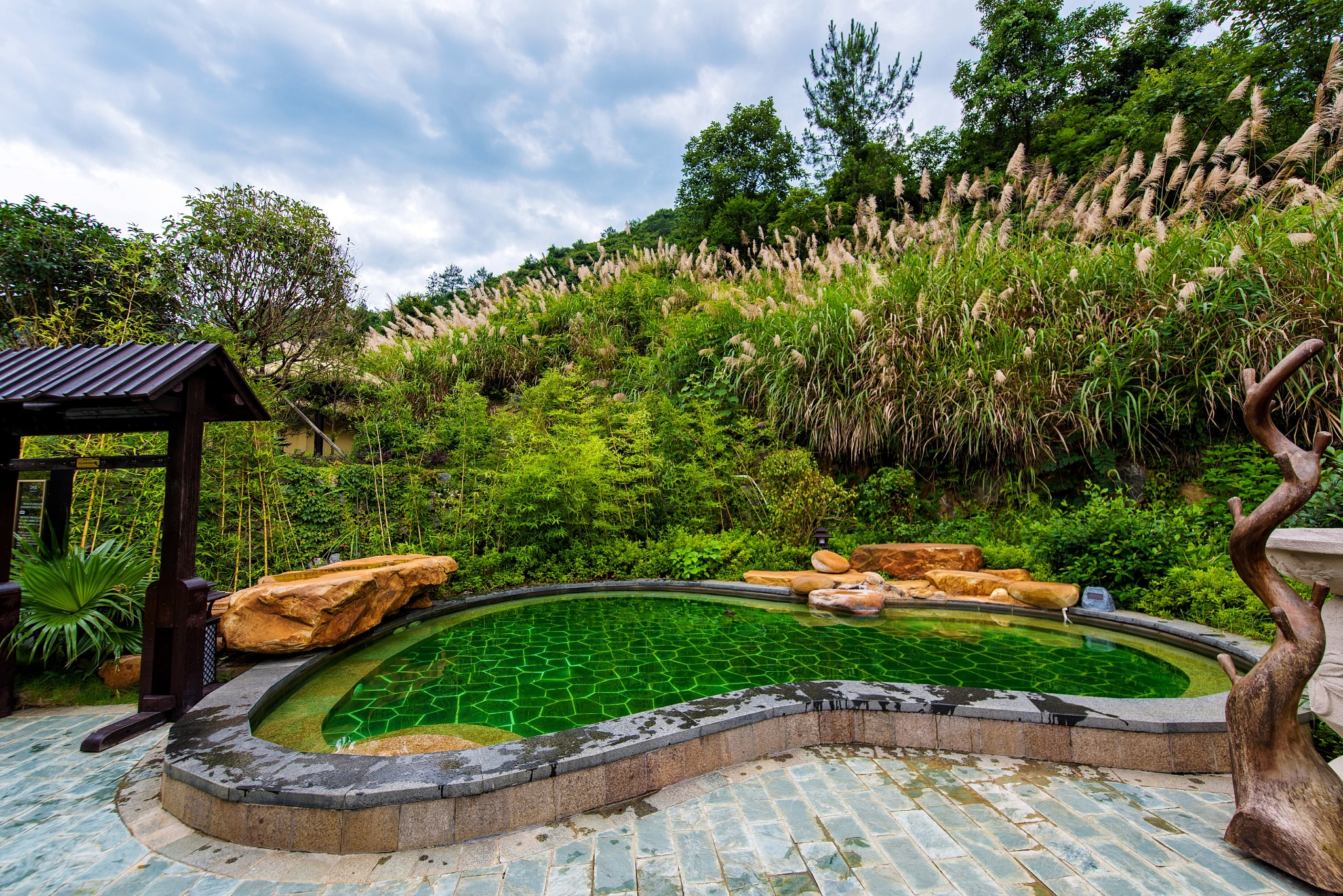 周末在韶关亲近自然,泡巴厘岛风情温泉,享静谧天然氧吧!