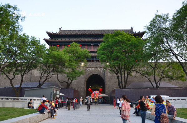 云冈石窟详细解说 wKgB4lNibCKANupcAAbxXarkIYA53.jpeg?imageView2%2F2%2Fw%2F600%2Fh%2F600%2Fq%2F90