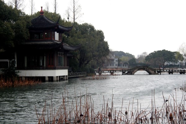 西湖游玩 wKgBpVUegbCAFXmRAAnlG3W48wA34.jpeg?imageView2%2F2%2Fw%2F600%2Fh%2F600%2Fq%2F90